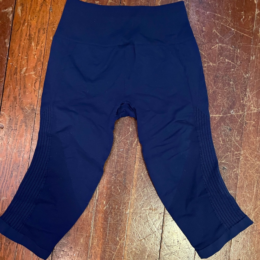 Blue Lululemon capris 16” inseam size 8